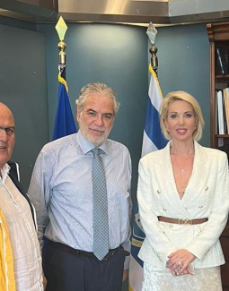 Συνάντηση εργασίας της Κατερίνας Μονογυιού με τον Υπουργό Ναυτιλίας για το Κλέφτικο Μήλου