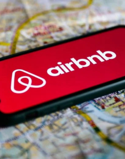 Airbnb: Έρχονται νέες παρεμβάσεις το φθινόπωρο - Νέοι κόφτες και φόροι