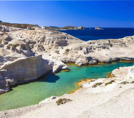 Το ΥΠΕΝ διαψεύδει τον δήμο Μήλου για το Σαρακήνικο