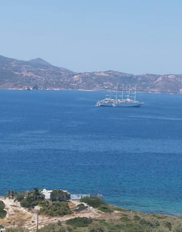 Γέμισε ο κόλπος του νησιού με κρουαζιερόπλοια