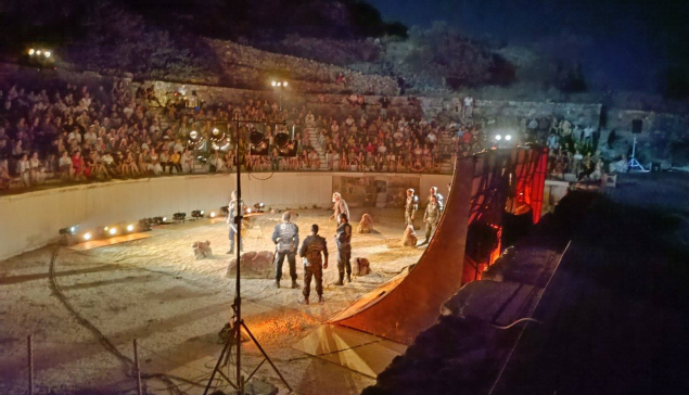 «Φιλοκτήτης» του Σοφοκλή – Μια ανεπανάληπτη βραδιά στο Αρχαίο Θέατρο Μήλου