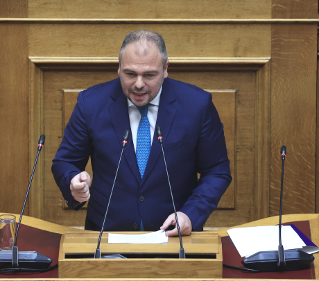 Ο Φίλιππος Φόρτωμας φέρνει στη Βουλή ζητήματα ασφαλείας στις πτήσεις ελικοπτέρων στις Κυκλάδες