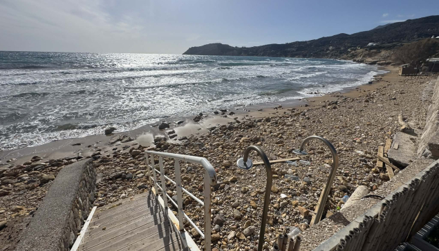 Εξαφανίστηκε η παραλία του Προβατά από τους νοτιάδες