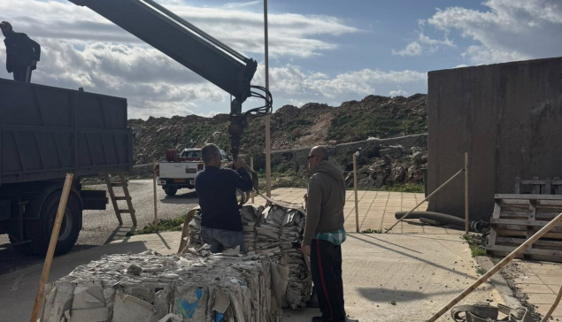 Περισυλλογή και παλετοποίηση χαρτονιού και πλαστικού στον Δήμο Φολεγάνδρου