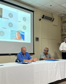 Πραγματοποιήθηκε στο Συνεδριακό κέντρο Μήλου, κοινή διευρυμένη συνεδρίαση της ΔΕΕΠ Κυκλάδων με συμμετοχή μελών της ΔΗΜ. ΤΟ Μήλου