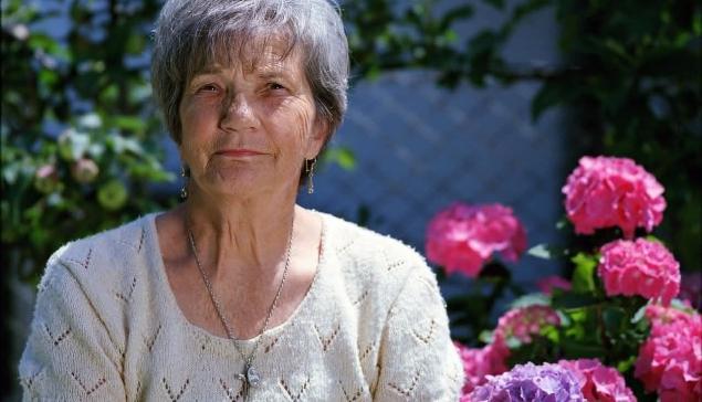 Ζητείται κυρία για συντροφιά ηλικιωμένης κυρίας