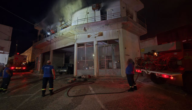 Φωτιά σε κατοικία στον Πέρα Τριοβάσαλο (βίντεο)