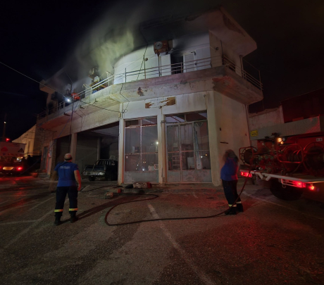 Φωτιά σε κατοικία στον Πέρα Τριοβάσαλο (βίντεο)