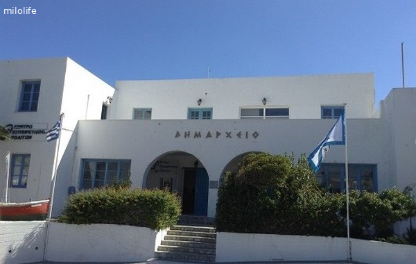 Πωλείται οικοπεδο με μαγαζί στον κεντρικό δρόμο στην πλάκα